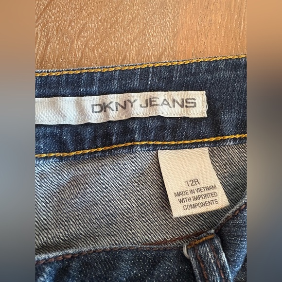 Vintage DKNY Blue wash Jeans Size 12R Zip Fly Embroidered stitched back pockets - Picture 2 of 9